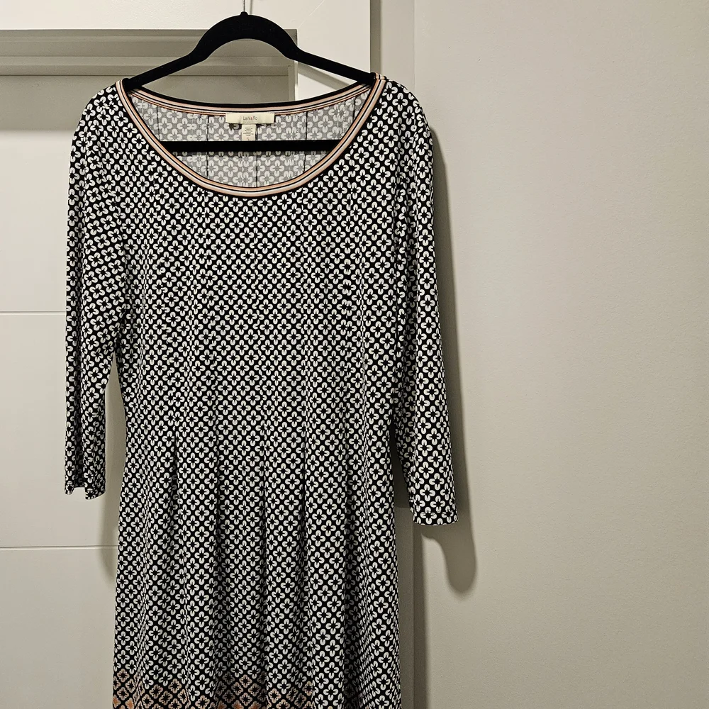 Lark & Ro Black and White Geometric Dress - Picture 3 of 3